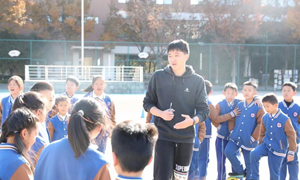 华汉勇（金港中心小学）——体育：《小足球：脚背正面运球》