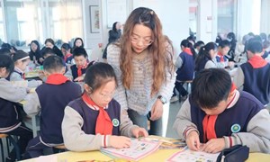 杨然（金港中心小学）——英语：《Our new home》绘本融合