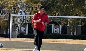 陈科虎（张家港市新塍小学）——体育：《小足球：脚背正面运球》