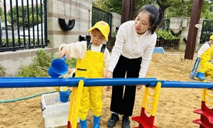 胡冬香（兆丰幼儿园）——中班户外沙水《秋日暨阳湖》