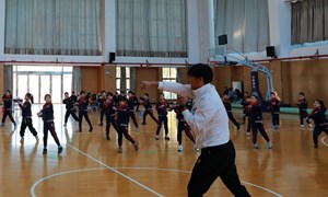 张小蒙（崇真小学）—体育：《武术——冲拳、推掌、蹬腿冲拳》