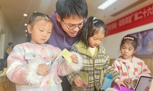 徐艺嘉（凤凰实验幼儿园）—美术：《纸条建筑师》