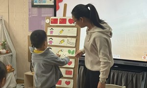 管金花（悦丰幼儿园）——大班音乐：《中国中国我爱你》