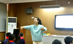 顾嘉辉（塘市小学）—音乐：《踏雪寻梅》