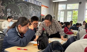 田玮丽（锦丰初级中学）—语文：《向青草更青处漫溯—议论说理类作文指导》