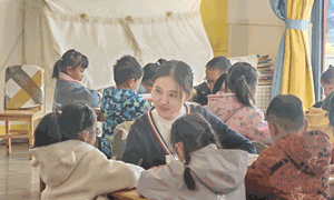 周伶俐（锦阳幼儿园）—大班科学：《会“啪”的纸甩炮》