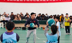 时人杰（塘市小学）—体育：《篮球：运球接双手胸前投篮》