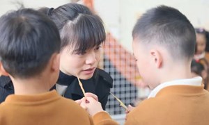 黄莉芳（大新中心幼儿园）——中班语言：《多彩的树叶》