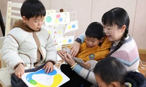 宫陈（大新中心幼儿园）——小班语言：《颜色宝宝找妈妈》