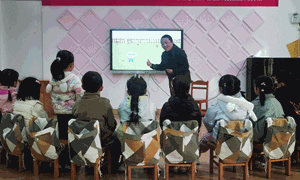 袁亚红（锦阳幼儿园）—语言：《你为什么不开花》