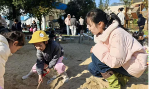 殷铭佳（妙桥幼儿园）—中班沙水游戏：《好朋友的沙水时光》