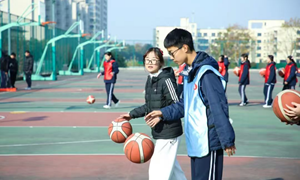 李思捷（第七中学）—体育与健康：篮球《运球＋投篮组合练习》