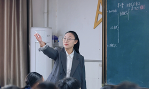钱妮娜（张家港市鹿苑中学）—数学：《二次根式的复习课》