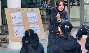 匡红宇（农联幼儿园）——大班体育：《翻跃太空》