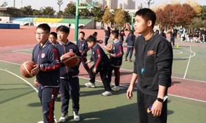 陆振烨（鹿苑小学）—体育：《篮球传接球组合练习》