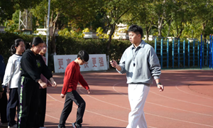 陈莘健（塘桥初级中学）—体育：《田径：蹲踞式起跑与加速跑的组合及能力提升》