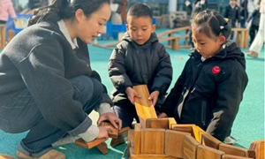 钱雨晨（南苑幼儿园）—大班建构：《极速赛车道》