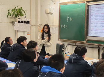 包昕仪（第三中学）—语文：以评价促进阶——瞄准靶心审清题，辩证思考立好意