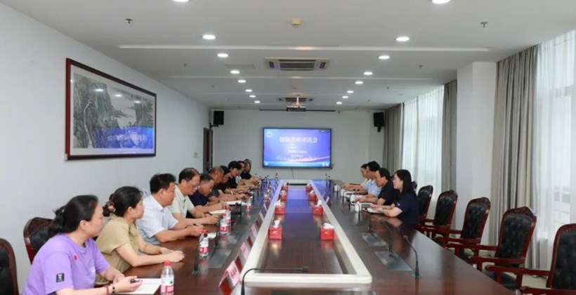 我市教育系统援疆教师座谈会召开